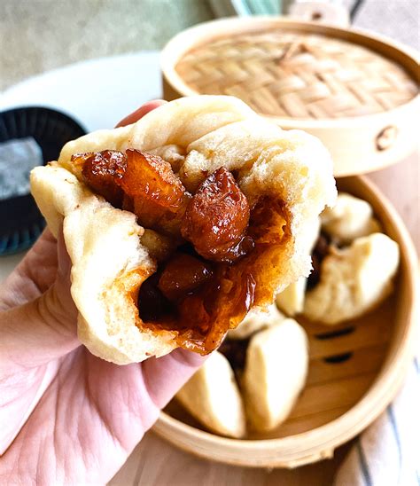 Cha siu bao .